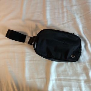 Lululemon “everywhere belt bag “ NWT. One size